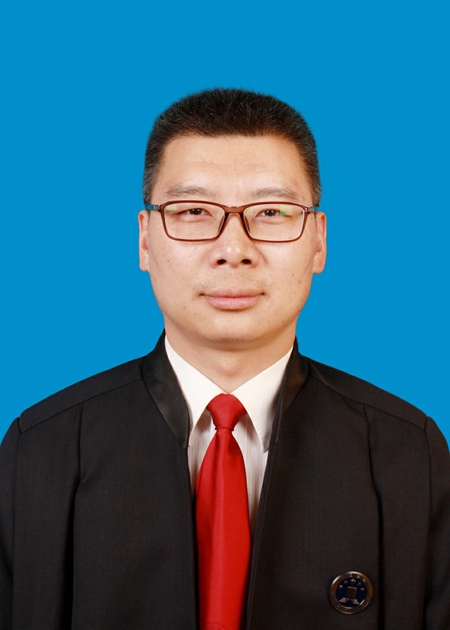 王  凯